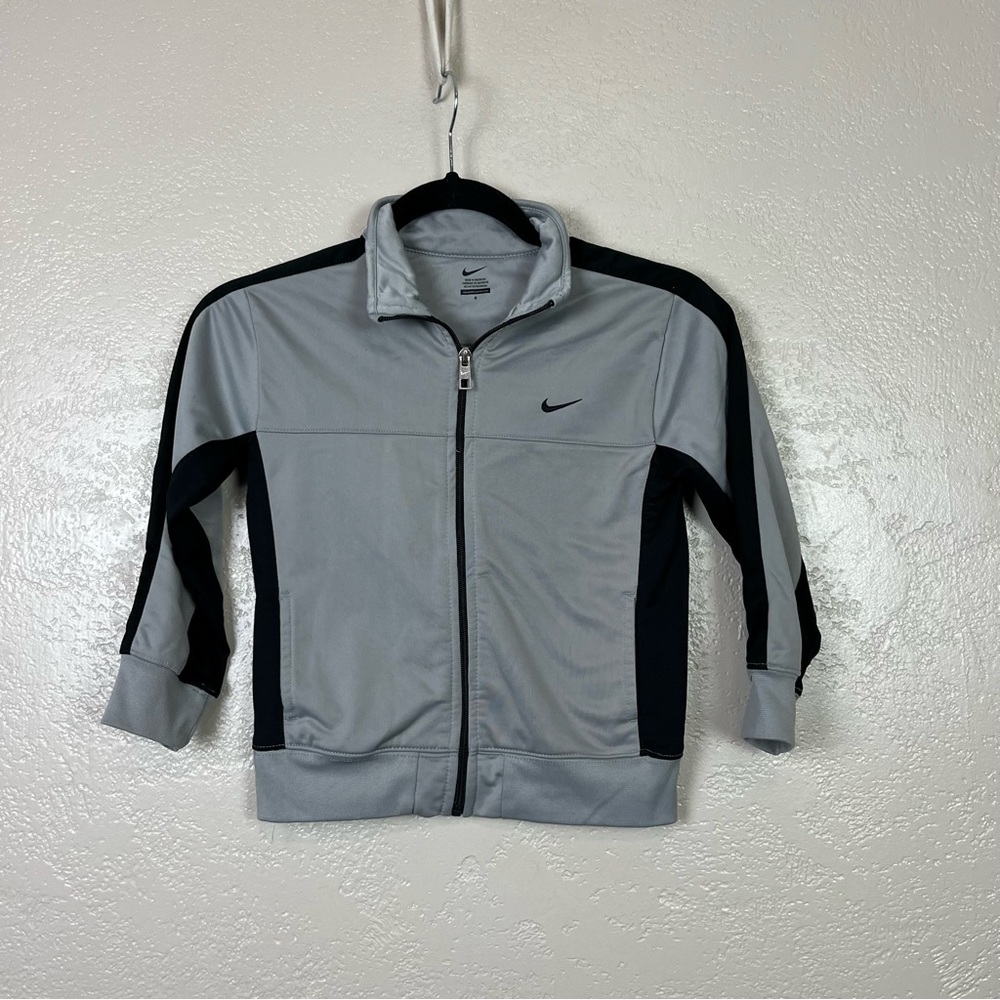 Nike boy long sleeve full zip athletic black gray sweatshirt‎ size 6